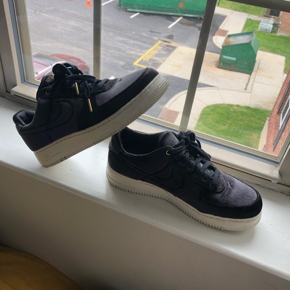 Nike Air Force 1 ‘07 in black velvet size 9